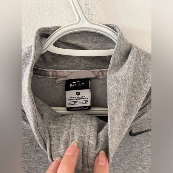 NIKE - Women’s Dri-Fit Grey Zip-Up in Extra Small - Picture 8 of 16